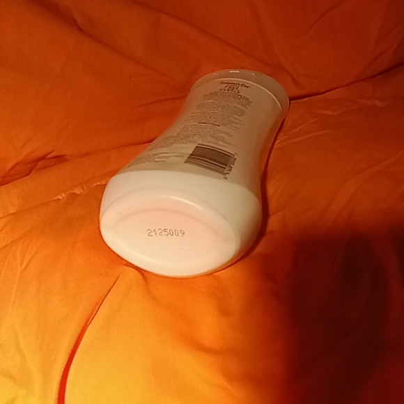 Summer's Eve coconut water cleansing wash - Picture 3 of 4